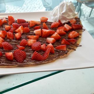 Crepe com Chocolate Preto e Fruta