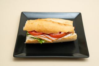 Mali senvič sa pečenicom