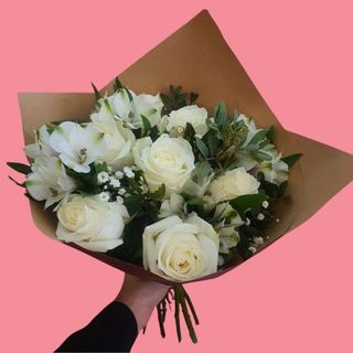 BOUQUET 7 ROSAS BRANCAS