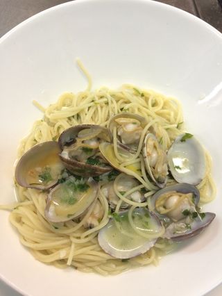 Espagueti Con Almejas En Salsa Verde