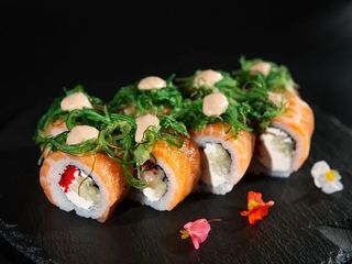 Мон Рол з лососем (420г/8шт)