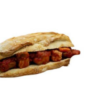 Bocadillo carne con tomate