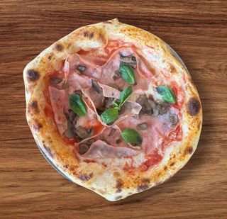 Pizza Prosciutto e Funghi