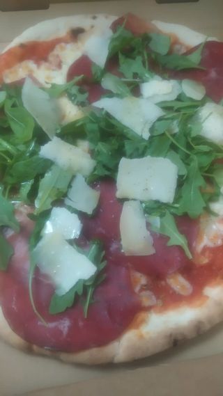 Pizza Bresaola Rúcula Y Grana Padano (33 Cm.)