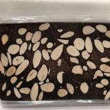 Barra De Turrón De Chocolate Con Almendras