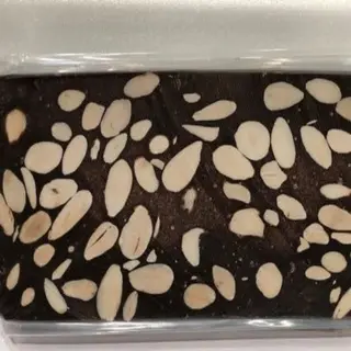 Barra De Turrón De Chocolate Con Almendras