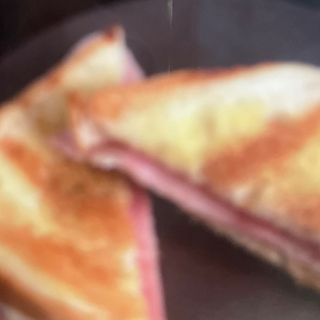 06. Tostada De Tortilla Con Jamon Y Queso