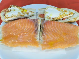 Bocadillo Salmón con Queso