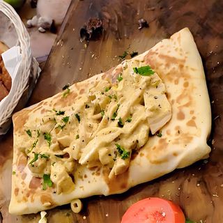 Crêpe Poulet Fromage Champignons & Sauce Blanches