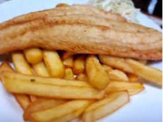 Szczupak filet 200 g ,frytki , surówka z kiszonej kapusty