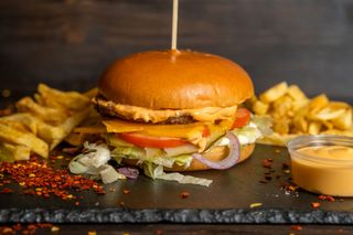 Chesseburger de pui cu cartofi