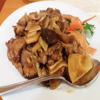 72. Pato con bambú y setas chinas