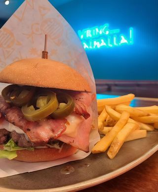 hamburguesa floki con patatas fritas (200 gr.)