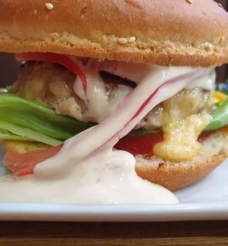 Бургер з м'ясною котлетою (340г)