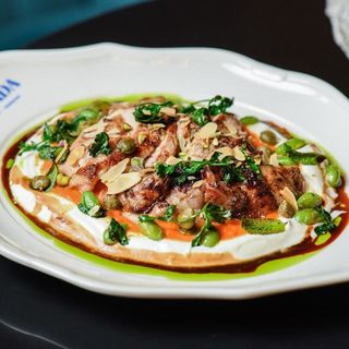 Лимонне курча з лабне та бобами едамами 