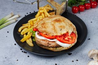 Pljeskavica 200g + Pomfrit 200g