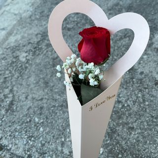 Ruža u srce pakovanju