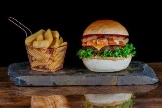 Burger Kuala Lumpur i mini frytki