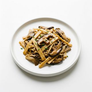 Bambù e funghi saltati