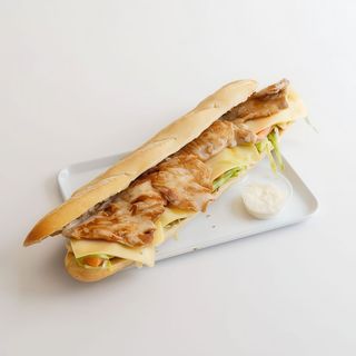 2. Bocadillo Caliente De Lomo Con Queso