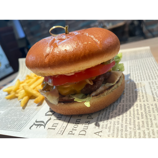 Класически чийзбургер и картофки