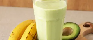 Batido Natural De Aguacate Y Platano