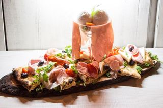 Tabla de Quesos y Embutidos Italianos