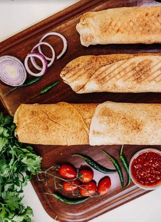 Pita z surówką + ser