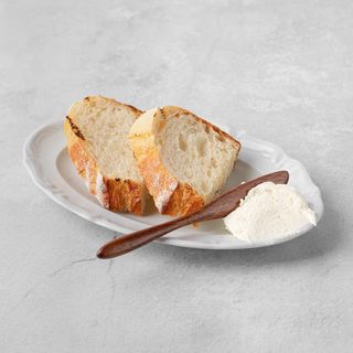 Деревенский хлеб с маслом