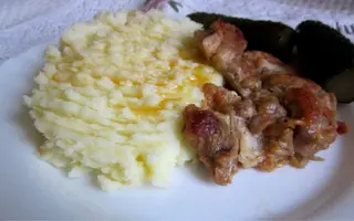 Pulpe de pui dezosate cu piure de cartofi 