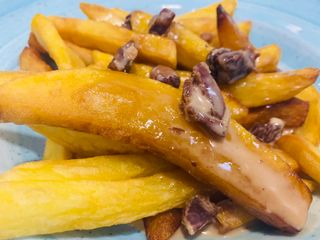 Patatas En Salsa De  Frutos Secos