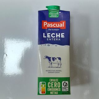 Leche Pascual entera. Brick 1 litro.