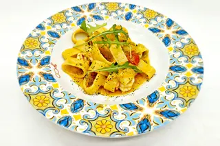 Calamarata gamberi e fiori di zucca