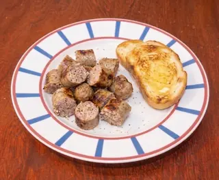 Salchicha Bratwursts En Rodajas