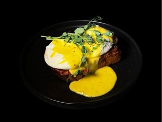 Бенедикт з голандським соусом (240г)