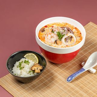 ტომი ამი ზღვის პროდუქტებით