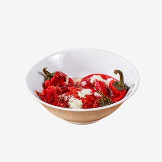 Salată de ardei kapia copți în usturoi