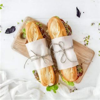 Bocadillo de Crema de Tomate y Jamón Serrano