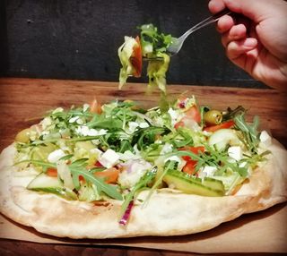 Sałatka Grecka na pieczywie