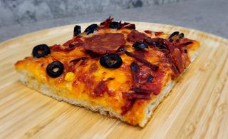 Combo Diavola cu masline + bautura la alegere