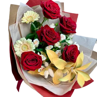 Buchet elegant cu trandafiri roșii, minirose peach și germini
