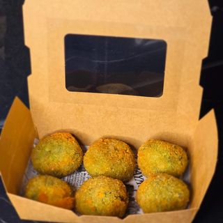 D Espinacas, pasas y rulo de cabra ( 6 Unds )