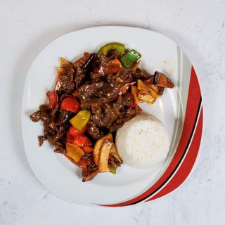 Junetina s bambusom i gljivama