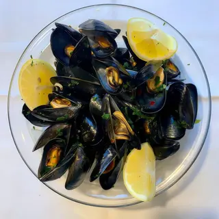 Cozze alla marinara con crostoni