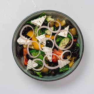 Греческий с цитрусовой заправкой