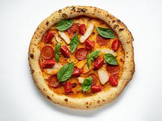 Піца Маринара з куркою та салямі