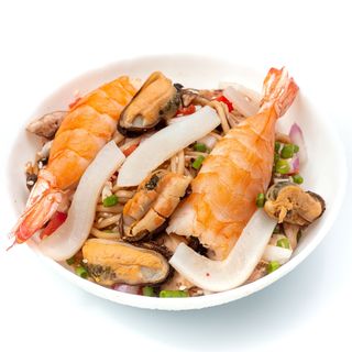 Лапша яєчна з морепродуктами (320г)