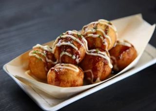 7. Takoyaki - 3 pezzi