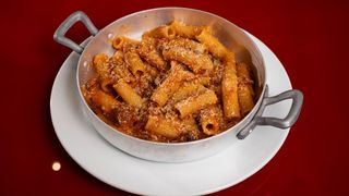 Rigatoni al ragù di suino nero