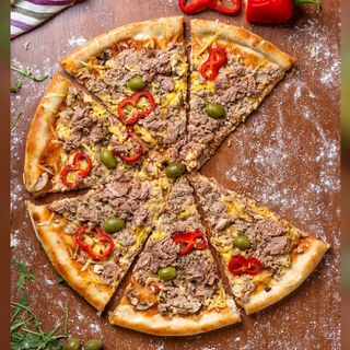 Tuna pizza